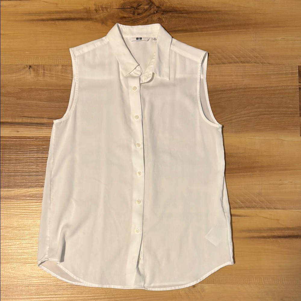 Women’s Uniqlo Chic Sleeveless White Blouse